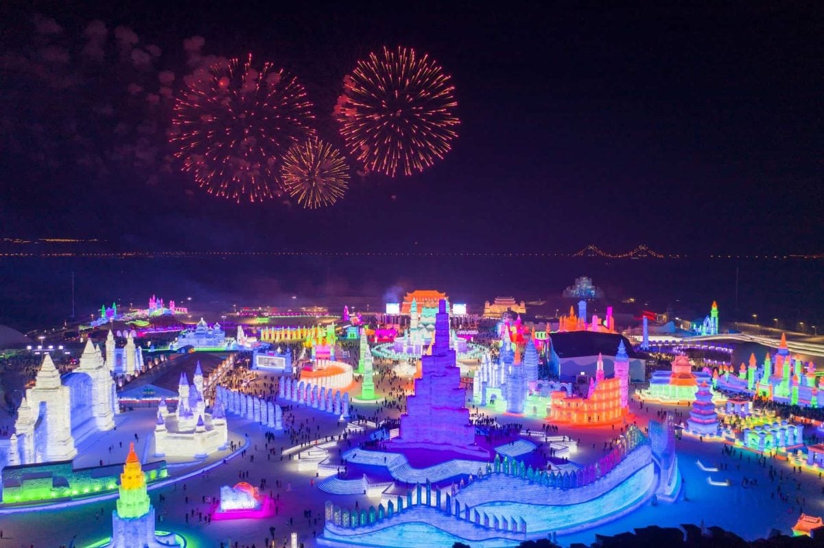 Lễ hội băng tuyết Ice and Snow World ở Cáp Nhĩ Tân về đêm